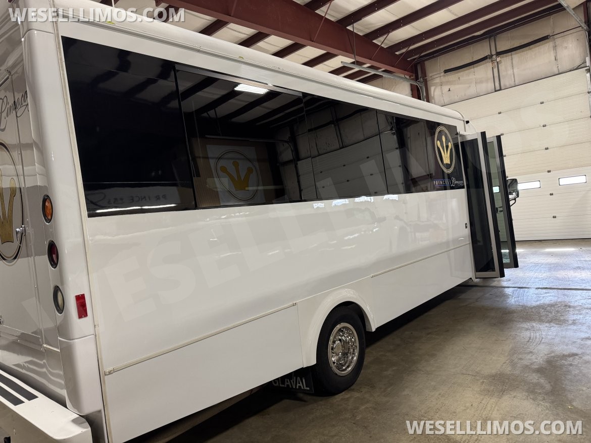Limo Bus for Sale in Fall River, MA - Photo 9