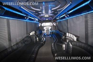 2007 Federal Coach Builders GMC Sidekick 5500 Limo Bus - Limo Bus for Sale in Minneapolis, MN - Photo 2