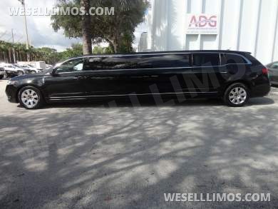 2015 Executive Coach Builders Lincoln MKT 120" Limousine - Limousine for Sale in Delray Beach, FL - Photo 3