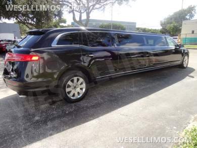 2015 Executive Coach Builders Lincoln MKT 120" Limousine - Limousine for Sale in Delray Beach, FL - Photo 4