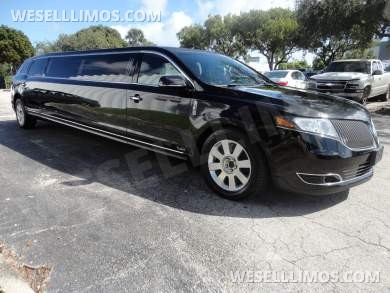 2015 Executive Coach Builders Lincoln MKT 120" Limousine - Limousine for Sale in Delray Beach, FL - Photo 6