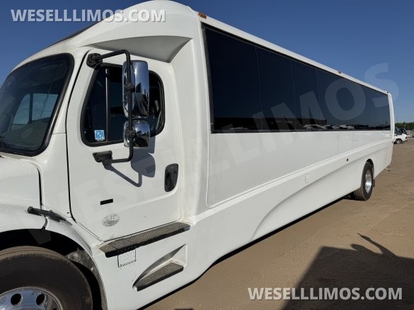 2018 Freightliner M2 Executive Shuttle for Sale in Laguna Niguel, CA - Photo 2
