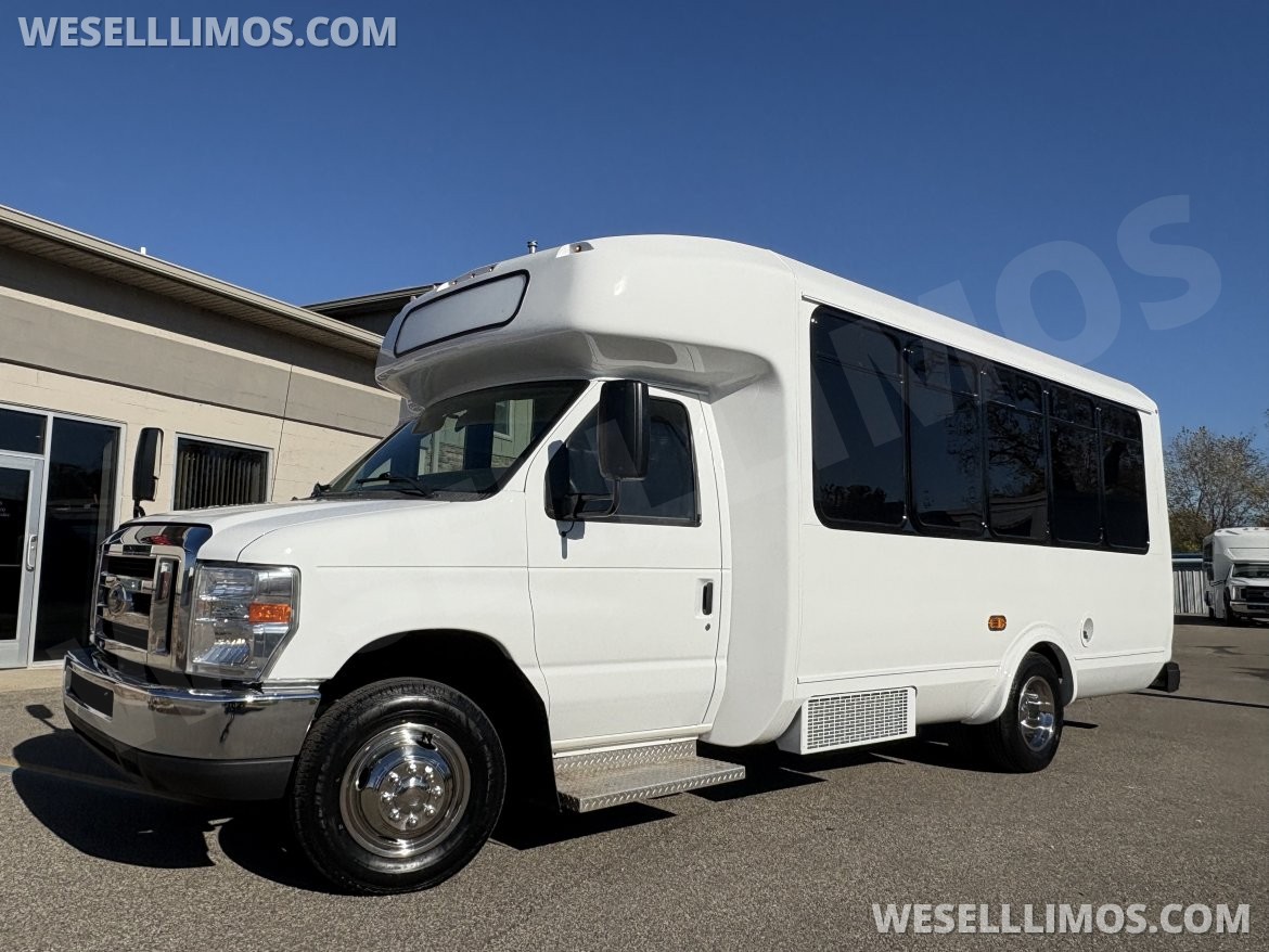 Limo Bus for Sale in FRASER, MI - Photo 9