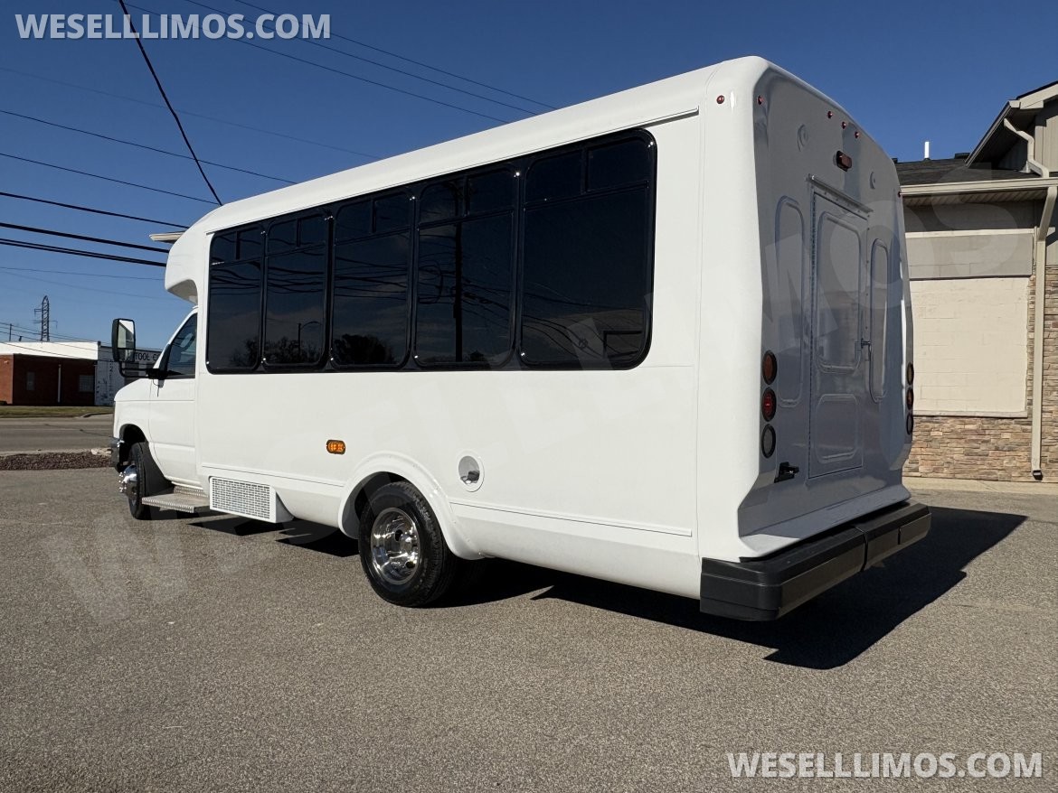 Limo Bus for Sale in FRASER, MI - Photo 10