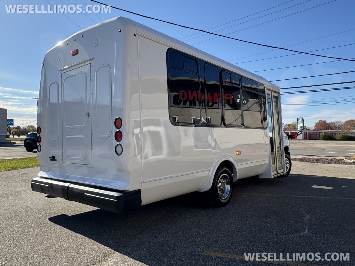 Limo Bus for Sale in FRASER, MI - Photo 11