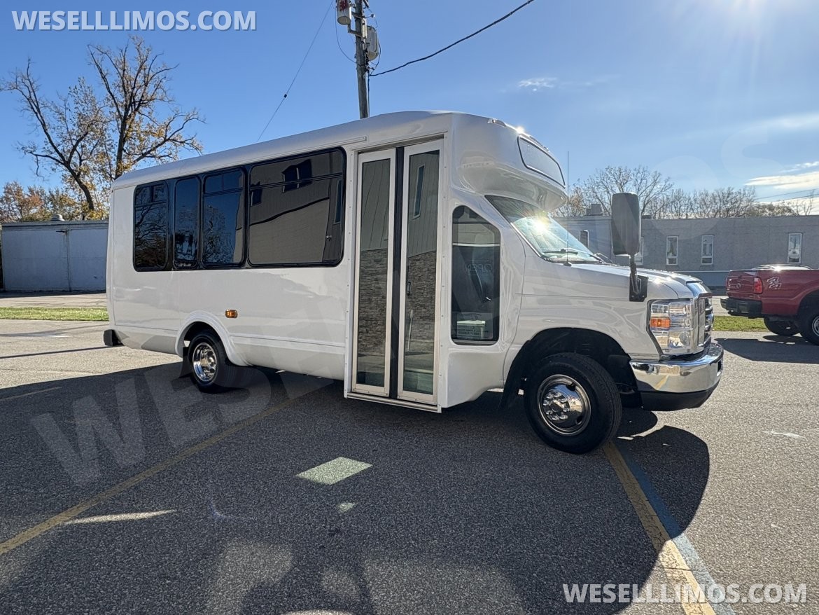 Limo Bus for Sale in FRASER, MI - Photo 12