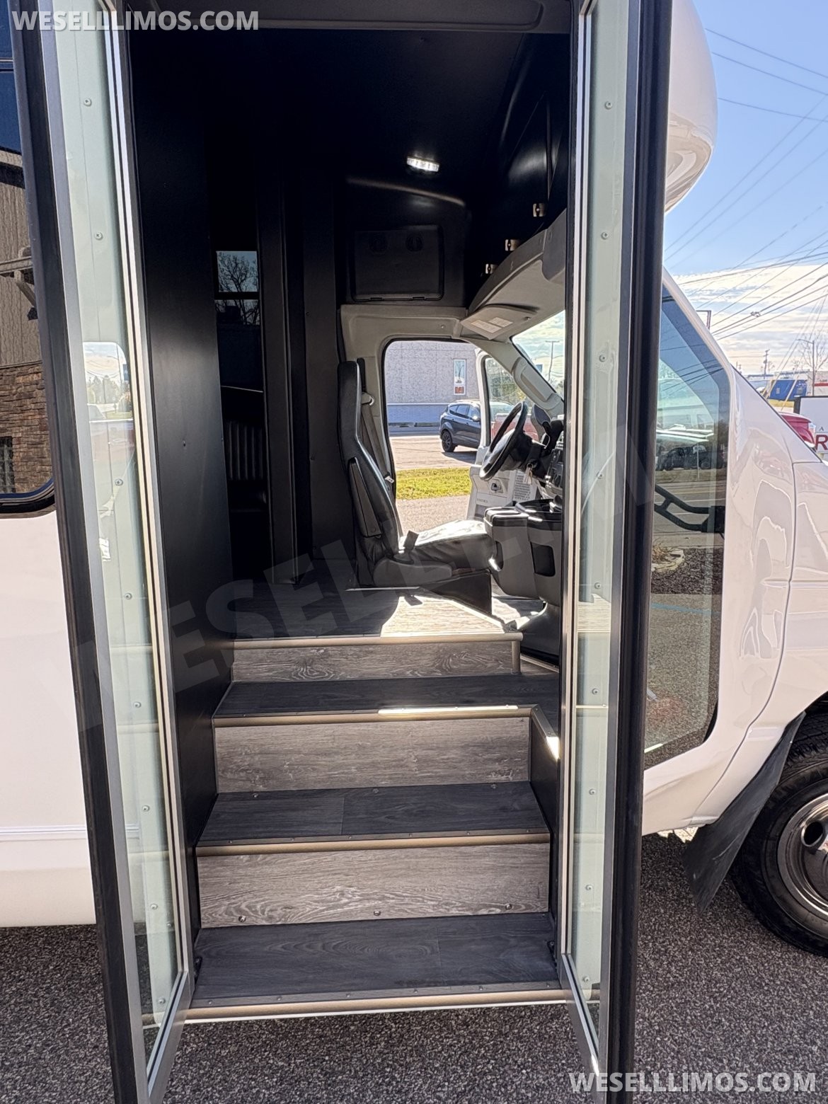 Limo Bus for Sale in FRASER, MI - Photo 17