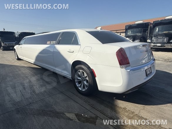 2015 Chrysler 300 Limousine for Sale in Buena Park, CA - Photo 2