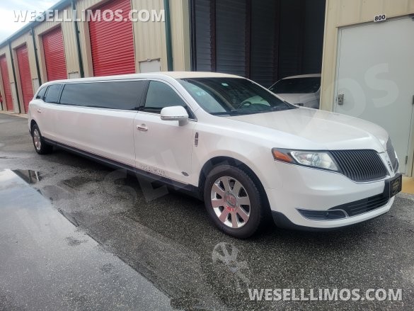 2015 Lincoln Mkt Limousine for Sale in Orlando, FL - Photo 2