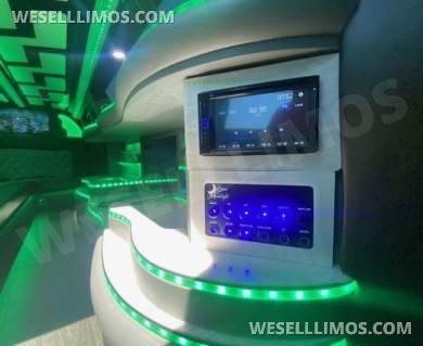 •NEW CUSTOM 5-DOOR• 2023 Moonlight Chrysler 300L White Tuxedo 12-Passenger Limousine - Limousine for Sale in San Francisco, CA - Photo 15