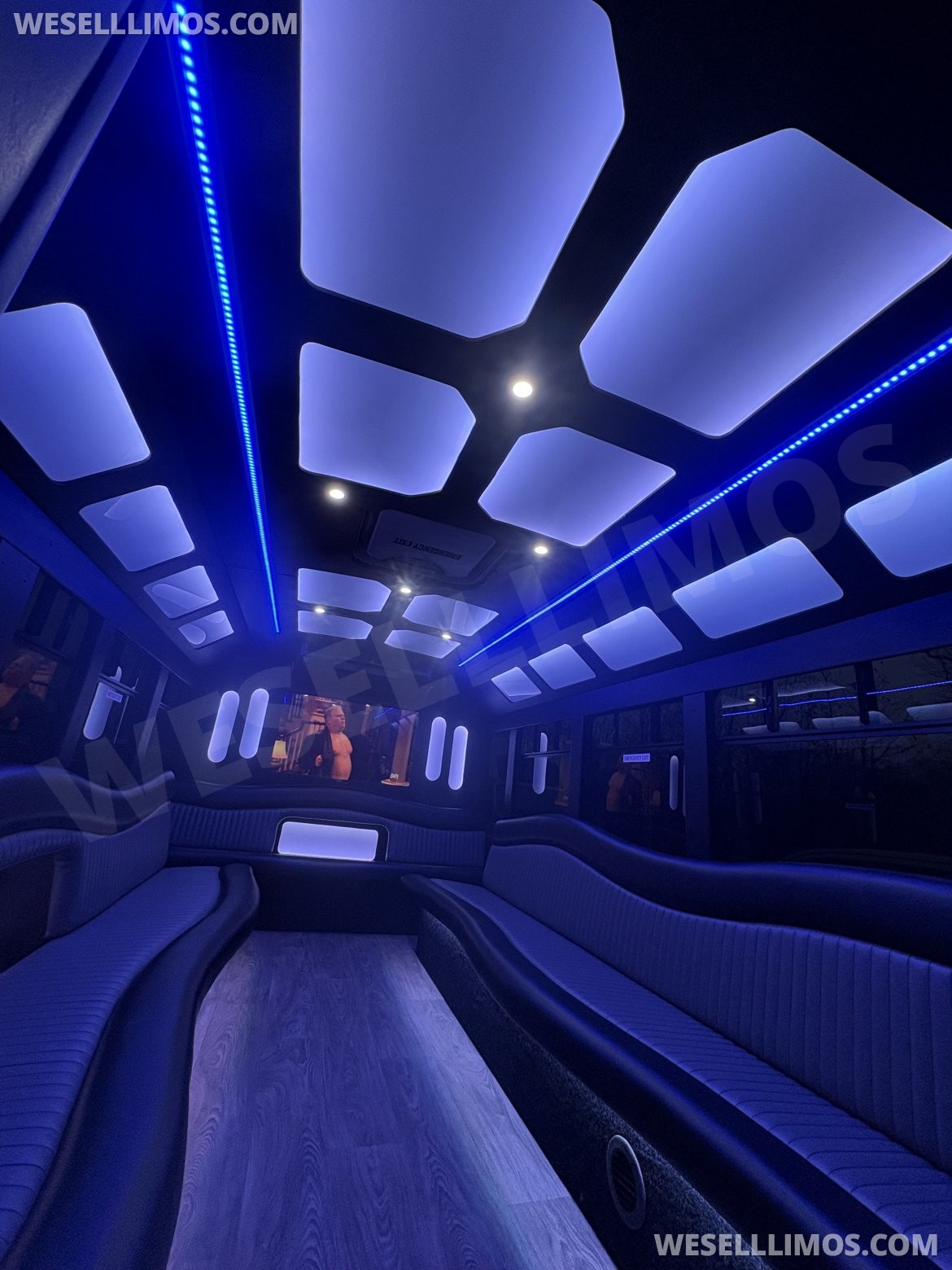 Limo Bus for Sale in Fraser, MI - Photo 5
