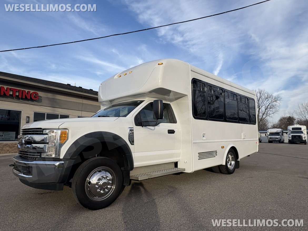 Limo Bus for Sale in Fraser, MI - Photo 12