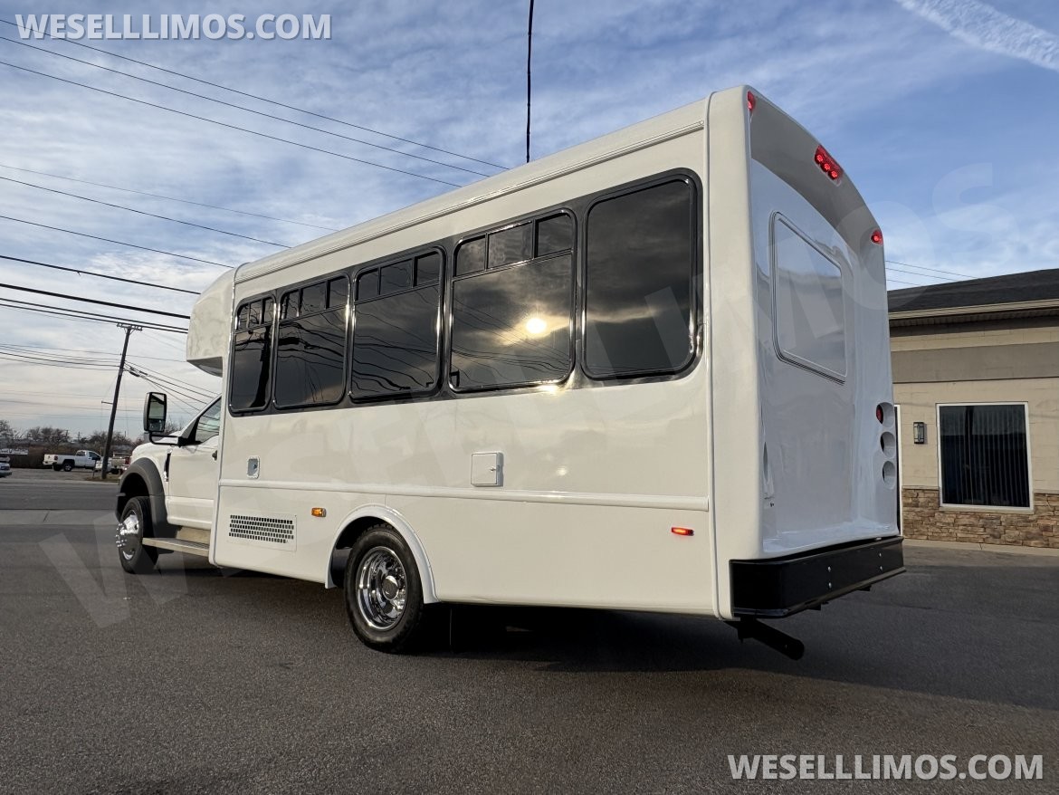 Limo Bus for Sale in Fraser, MI - Photo 13