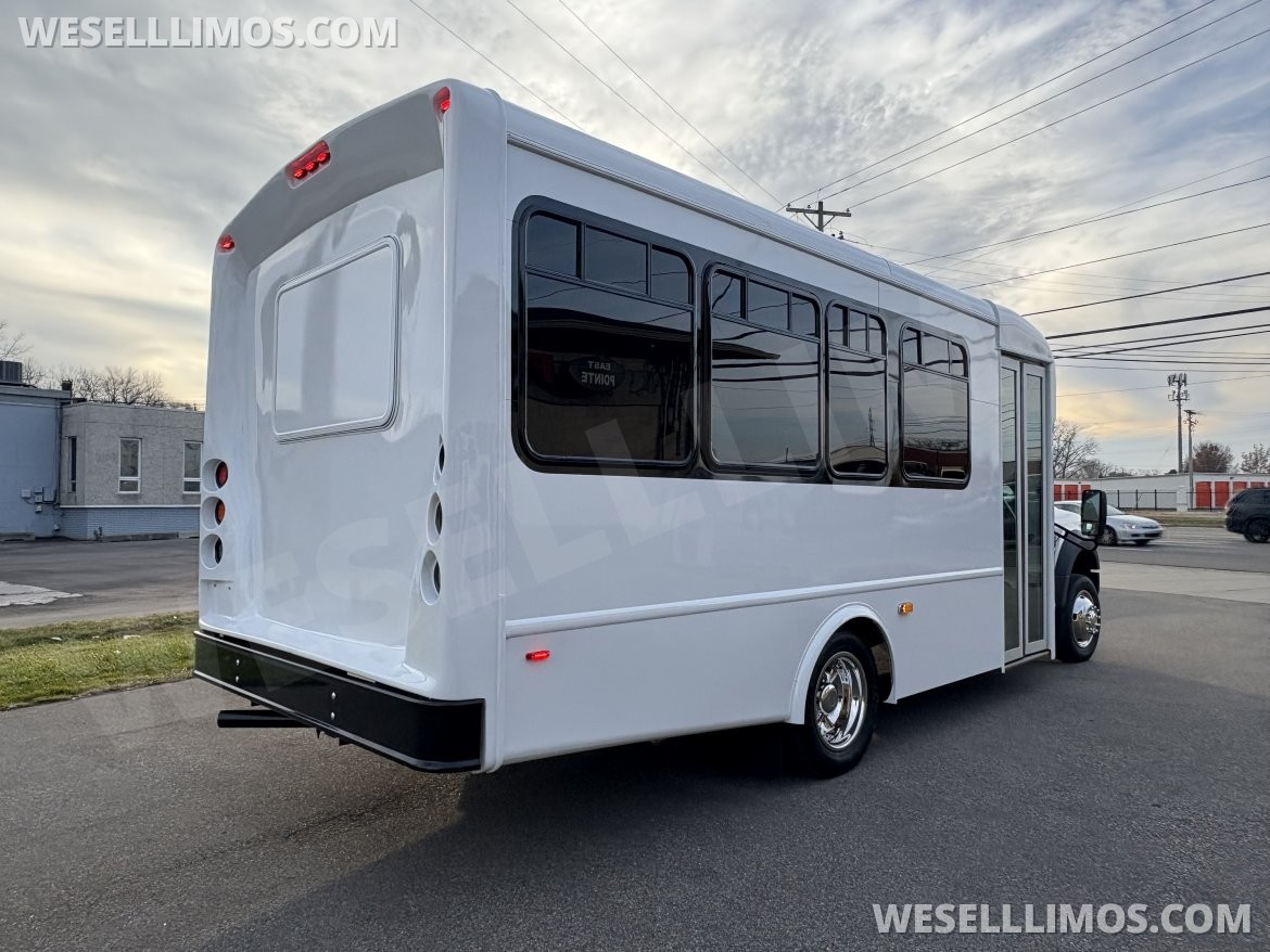 Limo Bus for Sale in Fraser, MI - Photo 14