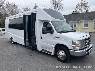 2019 Ford E450 Executive Shuttle for Sale in Pasadena, MD