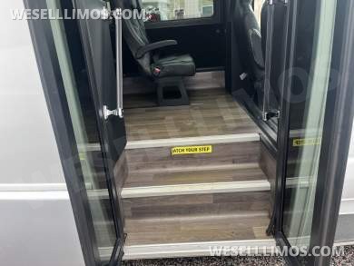 2019 Berkshire  Ford E450 Executive Shuttle - Executive Shuttle for Sale in Pasadena, MD - Photo 10
