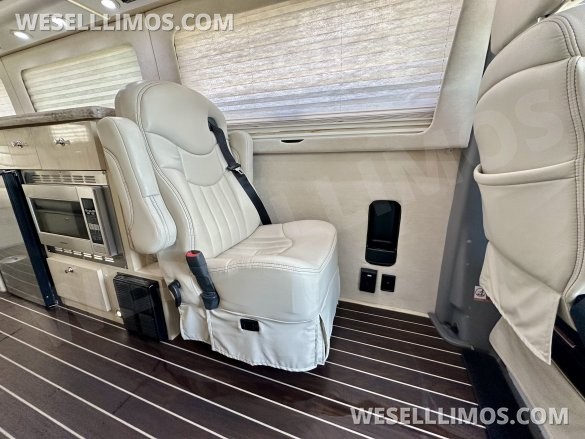 2015 Mercedes-Benz Airstream Interstate Lounge Ext Sprinter for Sale in Baton Rouge, LA - Photo 3