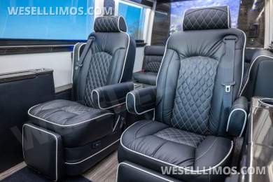 2023 Ultimate Toys Mercedes-Benz 3500XD Limousine - Limousine for Sale in Phoenix, AZ - Photo 7