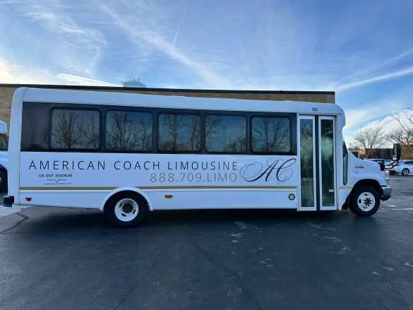 2015 Ford 450 Executive Shuttle for Sale in Addison, IL - Photo 2