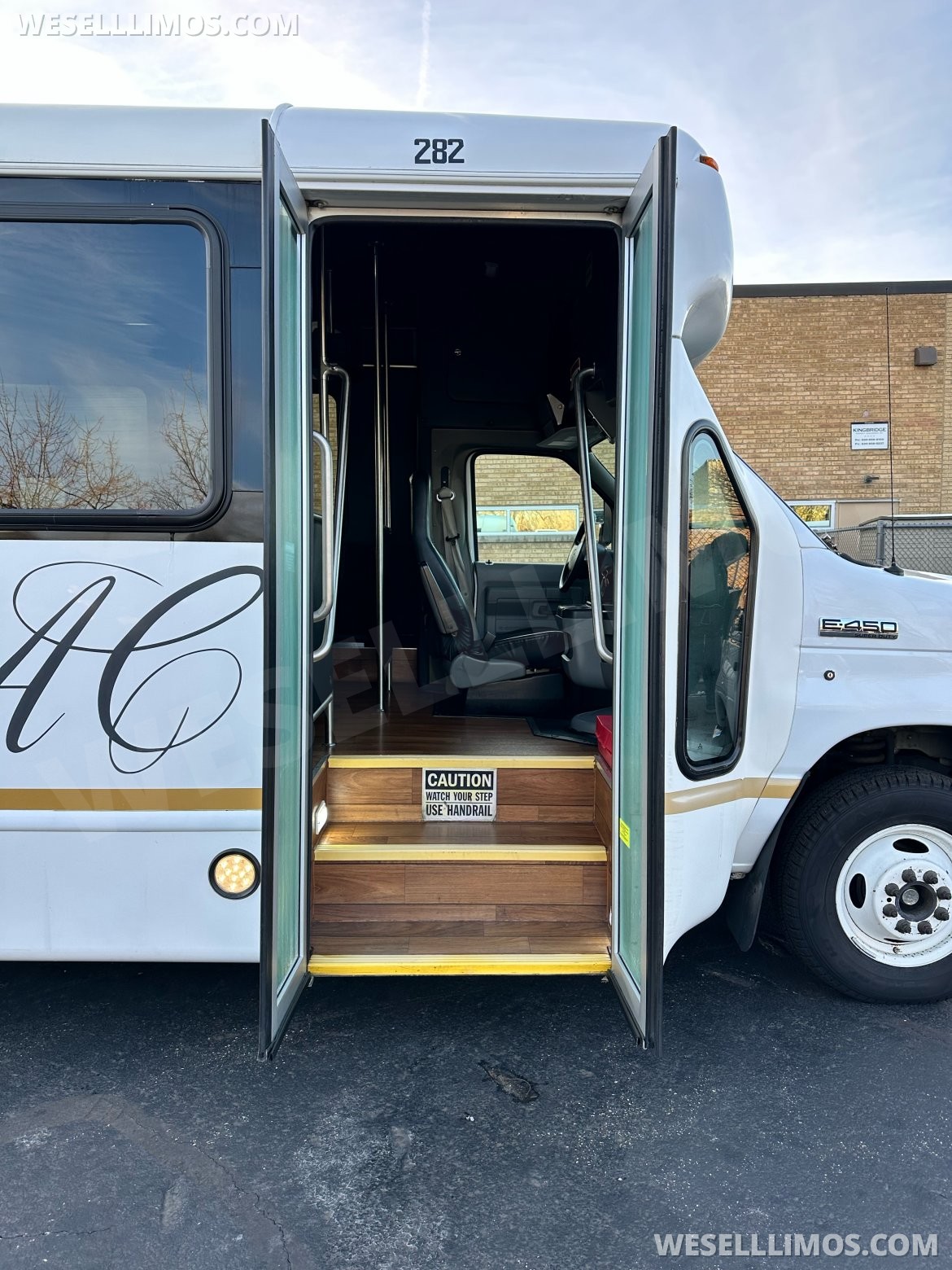 Executive Shuttle for Sale in Addison, IL - Photo 4