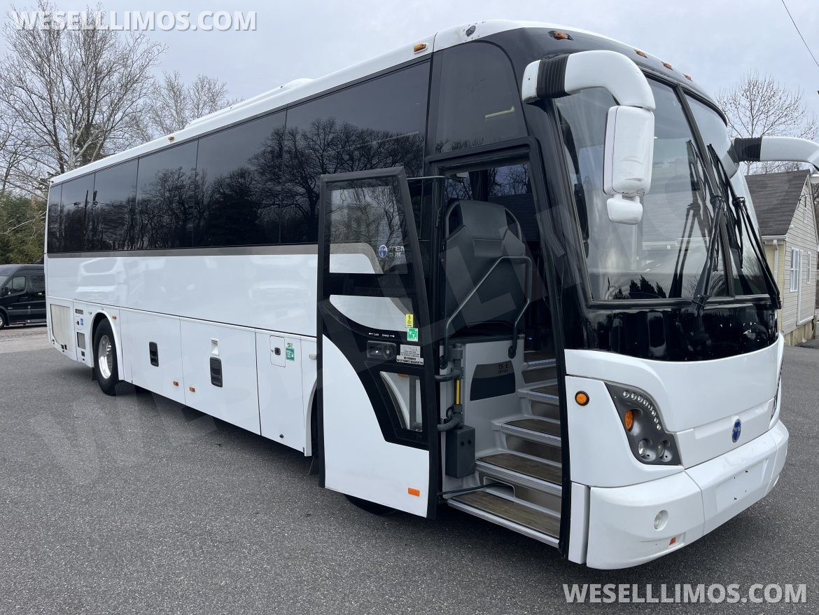 Motorcoach for Sale in Pasadena, MD - Photo 3
