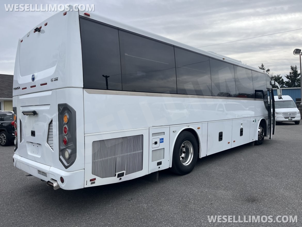 Motorcoach for Sale in Pasadena, MD - Photo 4