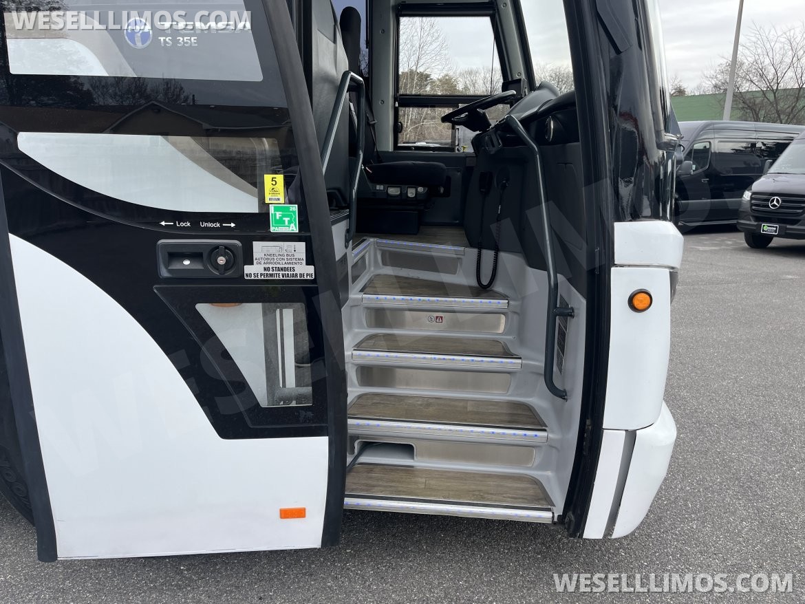 Motorcoach for Sale in Pasadena, MD - Photo 6
