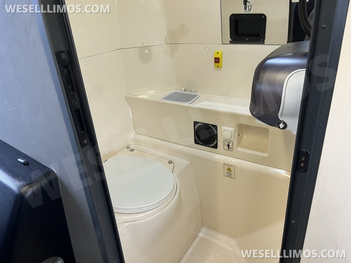 Motorcoach for Sale in Pasadena, MD - Photo 8
