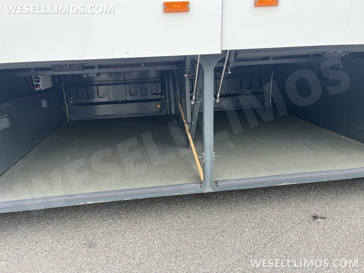 Motorcoach for Sale in Pasadena, MD - Photo 10