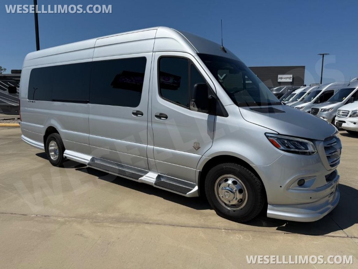 Motorcoach for Sale in Baton Rouge, LA - Main Photo
