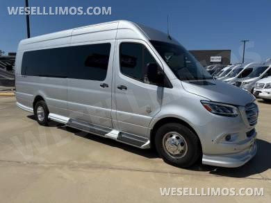 2025 OGV Luxury Coach V-Cruise 10OB Motorcoach for Sale in Baton Rouge, LA