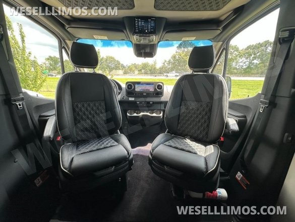 2025 OGV Luxury Coach V-Cruise 10OB Motorcoach for Sale in Baton Rouge, LA - Photo 3
