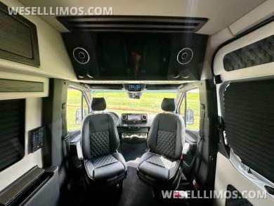 2025 OGV Luxury Coach V-Cruise 10OB Motorcoach - Motorcoach for Sale in Baton Rouge, LA - Photo 12