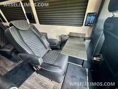 2025 OGV Luxury Coach V-Cruise 10OB Motorcoach - Motorcoach for Sale in Baton Rouge, LA - Photo 5