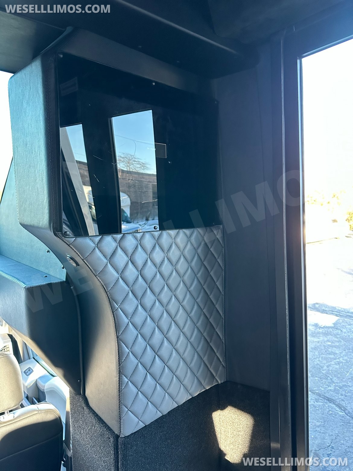 Executive Shuttle for Sale in Addison, IL - Photo 3