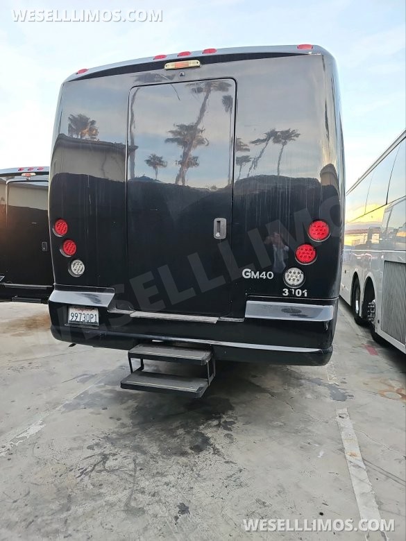 2015 Freightliner GM40 Executive Shuttle for Sale in Austin, TX - Photo 3