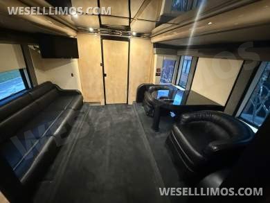 2004 Featherlite Prevost H3-45 VIP Executive Coach - Motorcoach for Sale in CAYCE, SC - Photo 13