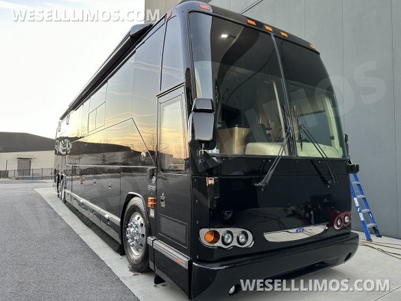 2004 Prevost H3-45 VIP Motorcoach for Sale in CAYCE, SC - Photo 3