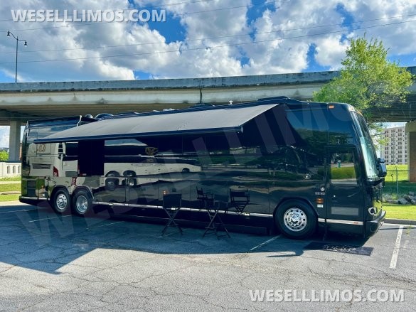 2004 Prevost H3-45 VIP Motorcoach for Sale in CAYCE, SC - Photo 2
