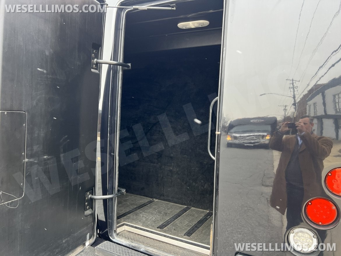 Shuttle Bus for Sale in Rockville, MD - Photo 5