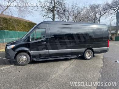 2025 Westwind Mercedes-Benz Sprinter Sprinter - Sprinter for Sale in Baldwin, NY - Photo 3