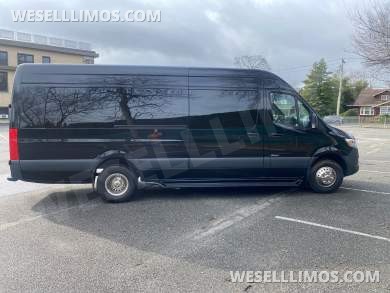 2025 Westwind Mercedes-Benz Sprinter Sprinter - Sprinter for Sale in Baldwin, NY - Photo 9