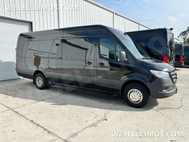 2025 Westwind Mercedes-Benz Sprinter Sprinter - Sprinter for Sale in Baldwin, NY - Photo 11