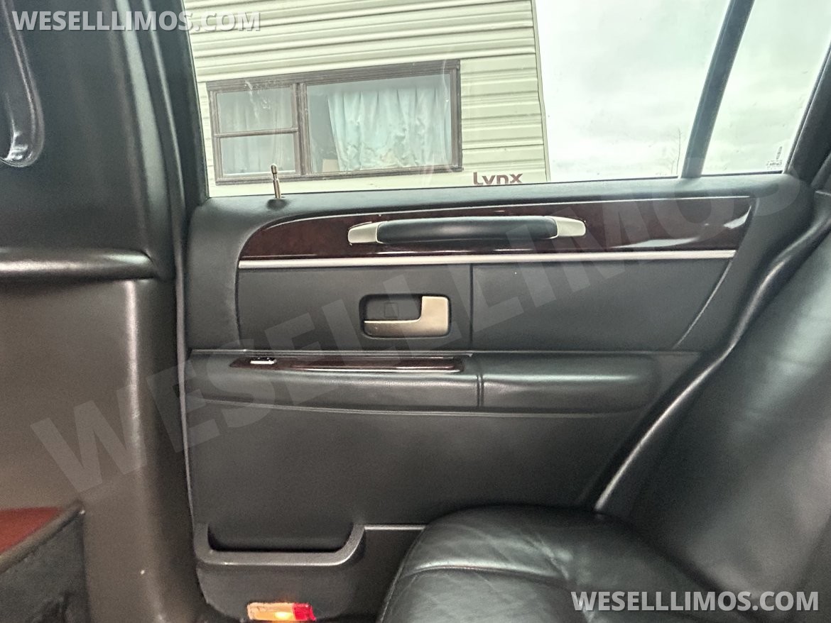 Limousine for Sale in St Charles, IL - Photo 9