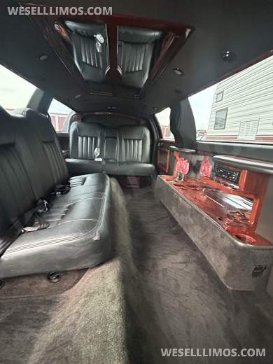 2007 Da Bryan Coach Lincoln Towncar  Limousine - Limousine for Sale in St Charles, IL - Photo 12