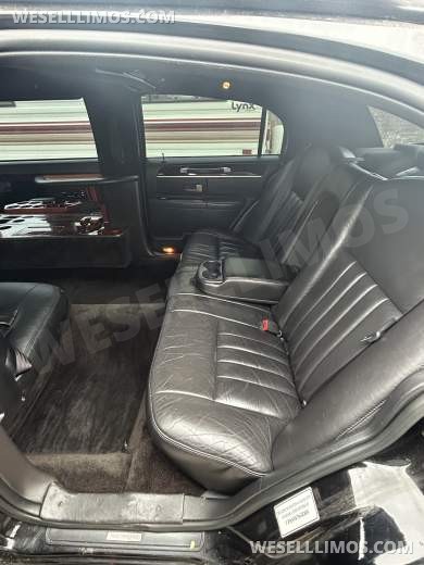2007 Da Bryan Coach Lincoln Towncar  Limousine - Limousine for Sale in St Charles, IL - Photo 13