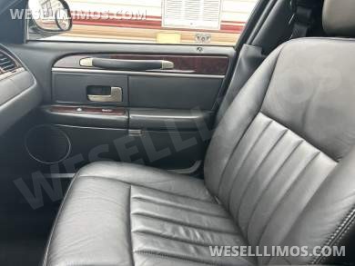 2007 Da Bryan Coach Lincoln Towncar  Limousine - Limousine for Sale in St Charles, IL - Photo 15