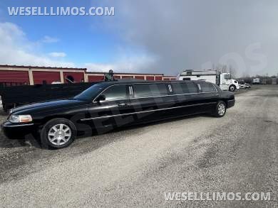 2007 Da Bryan Coach Lincoln Towncar  Limousine - Limousine for Sale in St Charles, IL - Photo 27