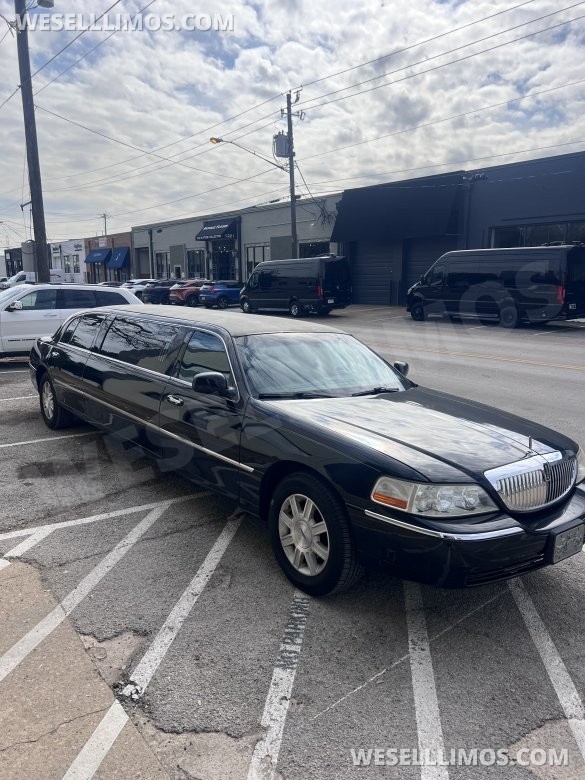 2011 Lincoln Town car Limousine for Sale in Dallas, TX - Main Photo