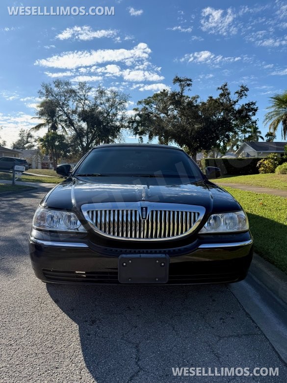 2011 Lincoln Town Car Limousine for Sale in Bradenton, FL - Main Photo